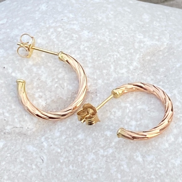 14k Gold half hoop earrings twist look design 1/2 inch - Picture 4 of 13